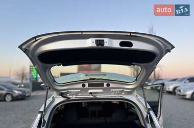 Хэтчбек Toyota Prius C 2015 в 