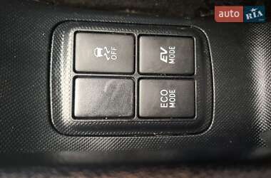 Хэтчбек Toyota Prius C 2016 в 