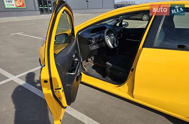 Хетчбек Toyota Prius C 2015 в 