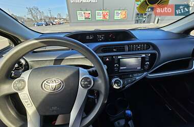 Хетчбек Toyota Prius C 2015 в 