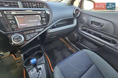 Хетчбек Toyota Prius C 2015 в 