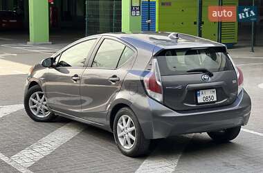 Хетчбек Toyota Prius C 2015 в 