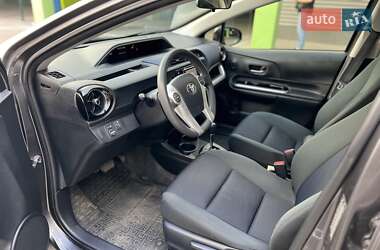 Хетчбек Toyota Prius C 2015 в 