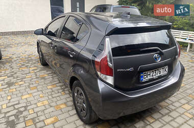 Хэтчбек Toyota Prius C 2016 в 