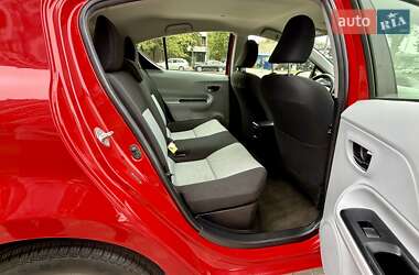 Хэтчбек Toyota Prius C 2012 в 