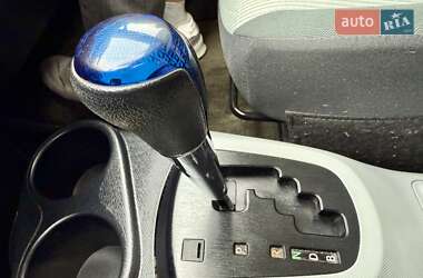 Хэтчбек Toyota Prius C 2012 в 