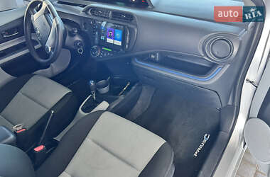 Хэтчбек Toyota Prius C 2013 в 
