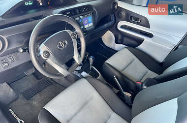 Хэтчбек Toyota Prius C 2013 в 
