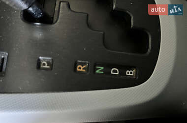 Хэтчбек Toyota Prius C 2013 в 
