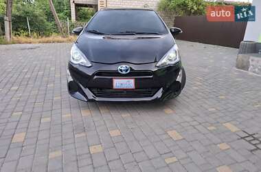 Хэтчбек Toyota Prius C 2016 в 