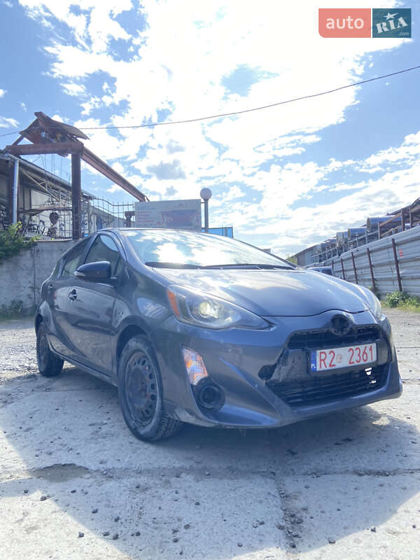 Toyota Prius C 2016