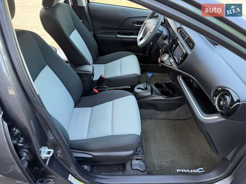 Хэтчбек Toyota Prius C 2017 в Одессе