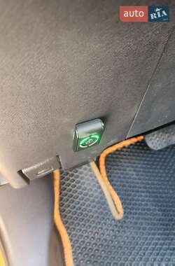 Хэтчбек Toyota Prius C 2014 в 