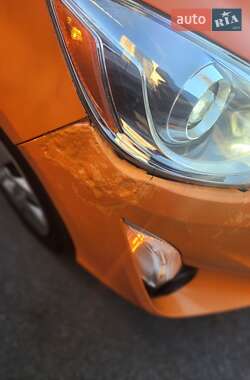 Хэтчбек Toyota Prius C 2014 в 