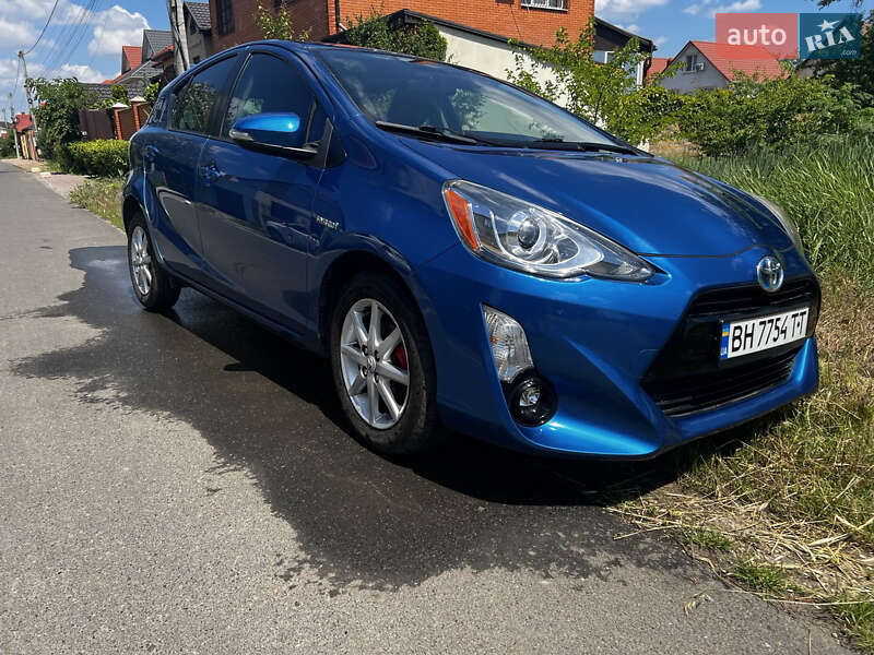 Хэтчбек Toyota Prius C 2015 в Одессе