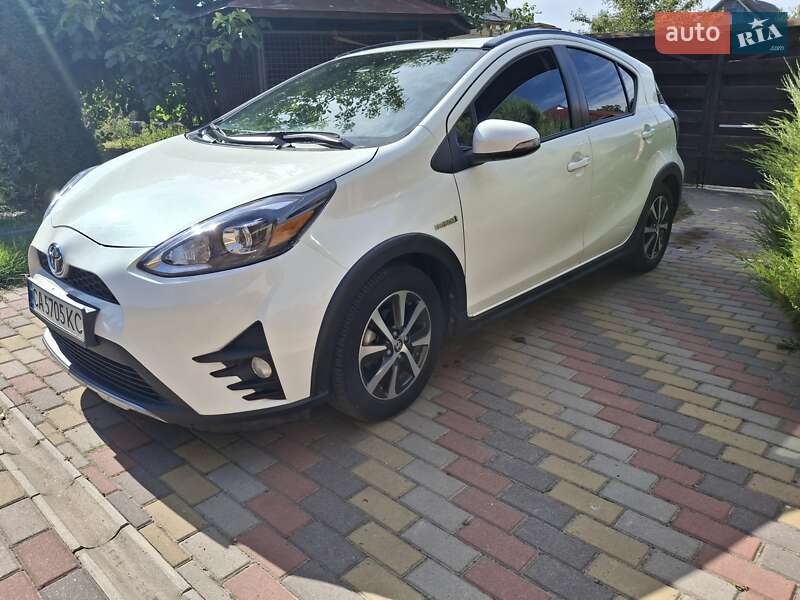 Хэтчбек Toyota Prius C 2018 в Киеве