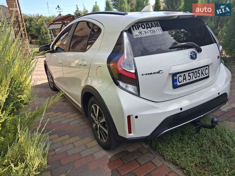 Хэтчбек Toyota Prius C 2018 в Киеве