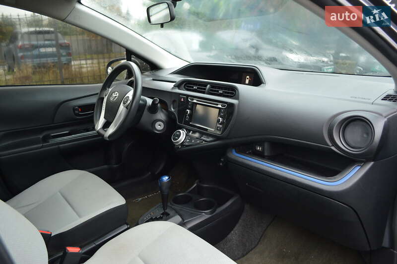 Хетчбек Toyota Prius C 2012 в Одесі