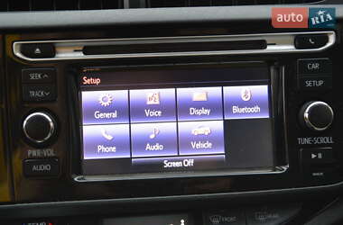 Хэтчбек Toyota Prius C 2012 в 