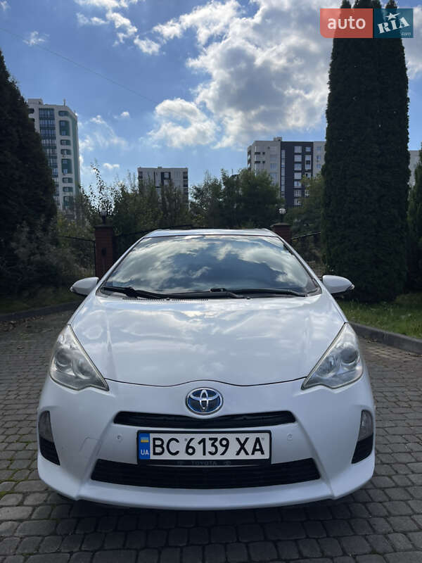 Хэтчбек Toyota Prius C 2013 в Львове