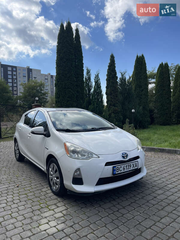 Хэтчбек Toyota Prius C 2013 в Львове