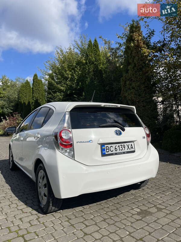 Хэтчбек Toyota Prius C 2013 в Львове