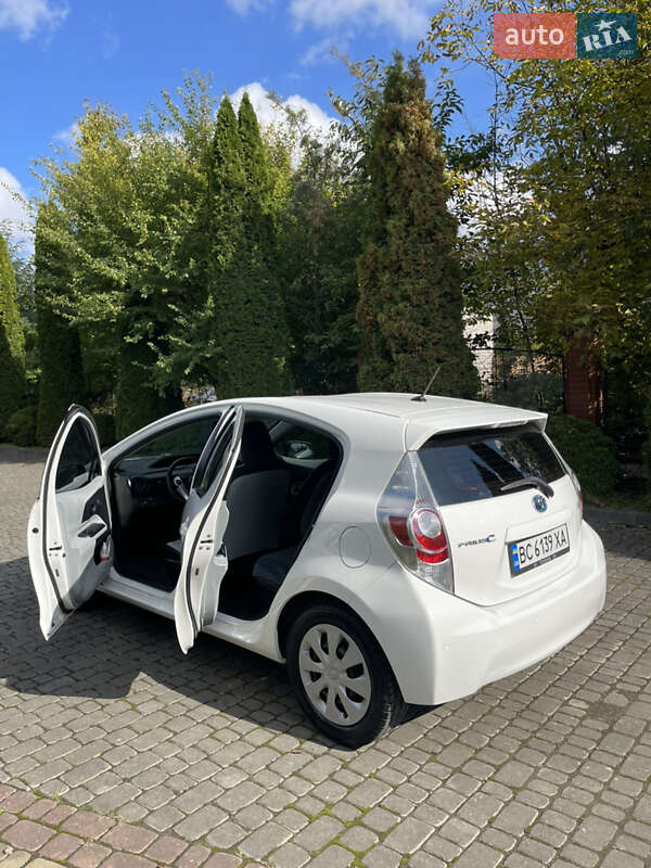 Хэтчбек Toyota Prius C 2013 в Львове