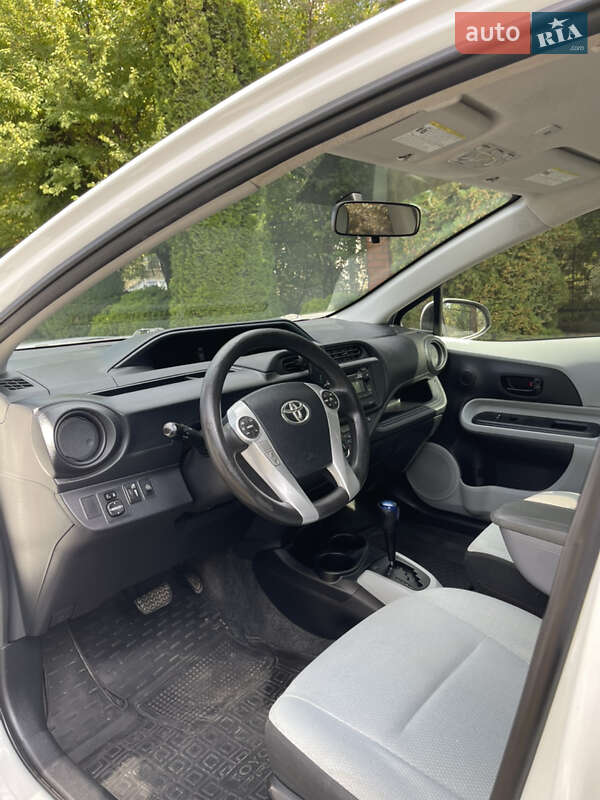 Хэтчбек Toyota Prius C 2013 в Львове