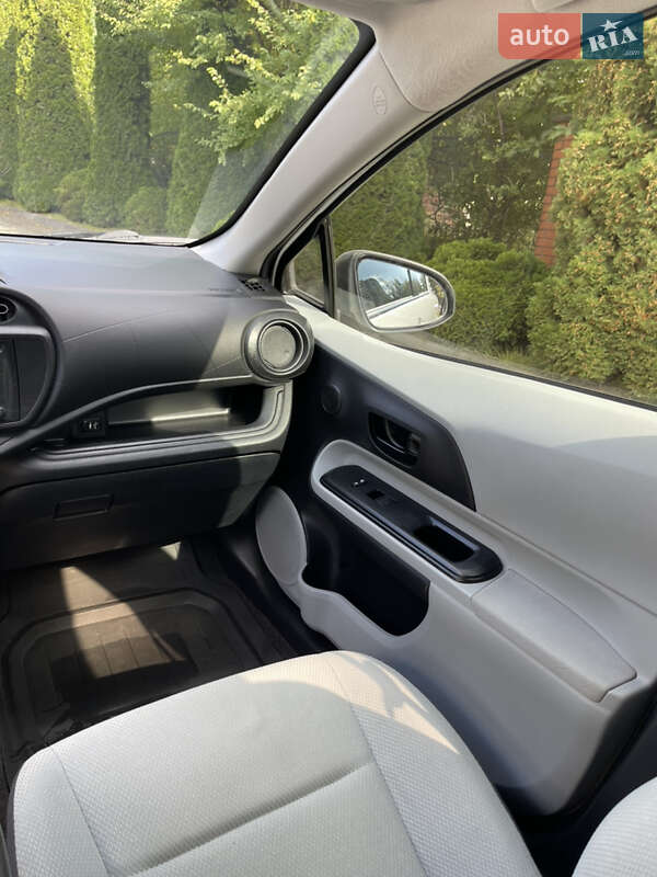 Хэтчбек Toyota Prius C 2013 в Львове