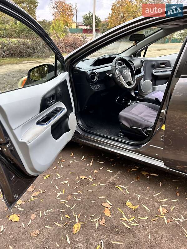 Хэтчбек Toyota Prius C 2012 в Кропивницком
