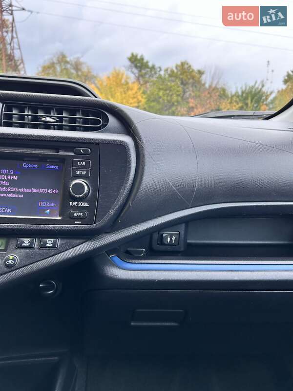 Хэтчбек Toyota Prius C 2012 в Кропивницком