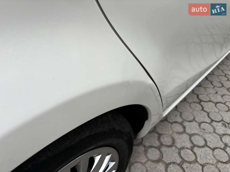 Хетчбек Toyota Prius C 2015 в Дніпрі