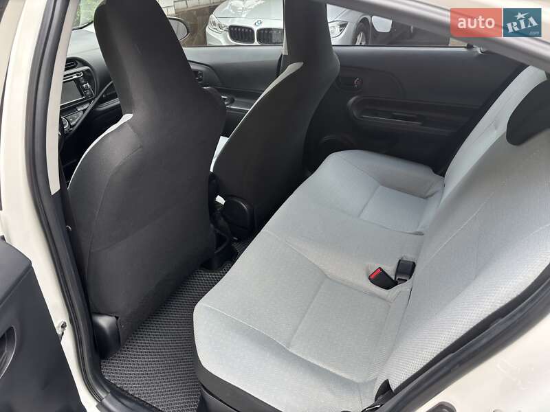 Хетчбек Toyota Prius C 2015 в Дніпрі фото 14 Хетчбек Toyota Prius C 2015 в Дніпрі