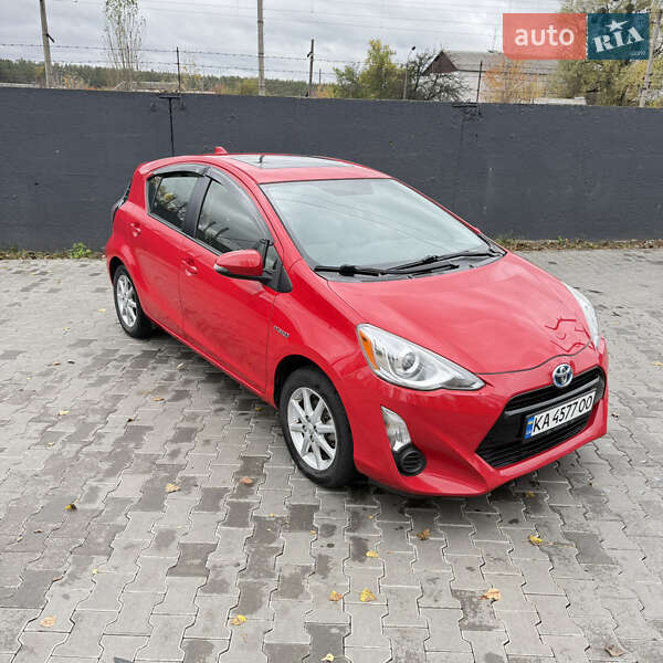 Хэтчбек Toyota Prius C 2015 в Киеве