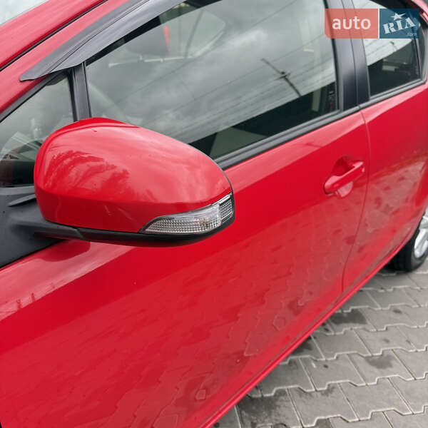 Хэтчбек Toyota Prius C 2015 в Киеве