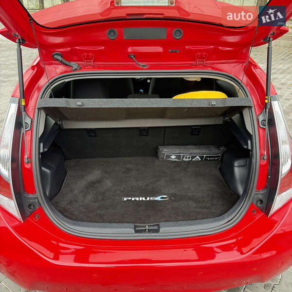 Хэтчбек Toyota Prius C 2015 в Киеве