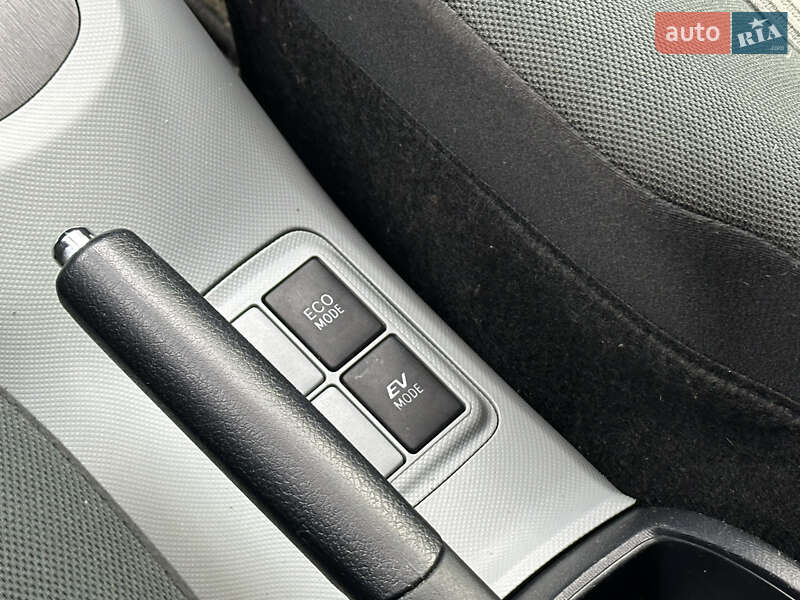 Хэтчбек Toyota Prius C 2014 в Киеве фото 52 Хэтчбек Toyota Prius C 2014 в Киеве