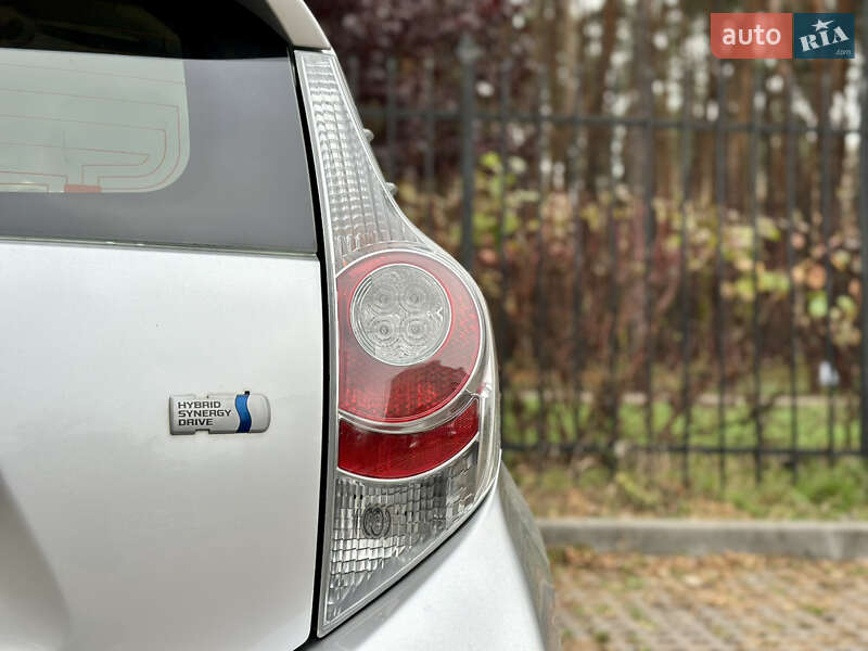 Хэтчбек Toyota Prius C 2014 в Киеве фото 18 Хэтчбек Toyota Prius C 2014 в Киеве