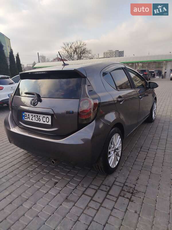Хэтчбек Toyota Prius C 2014 в Кропивницком