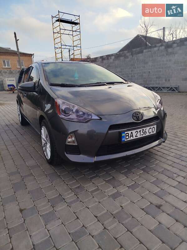 Хэтчбек Toyota Prius C 2014 в Кропивницком