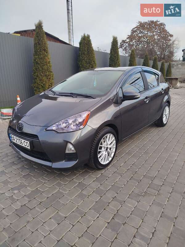 Хэтчбек Toyota Prius C 2014 в Кропивницком
