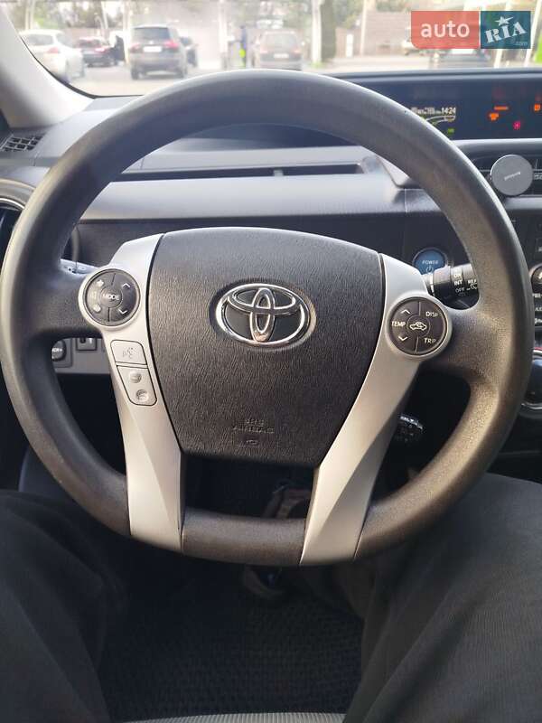 Хэтчбек Toyota Prius C 2014 в Кропивницком