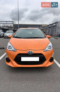Хэтчбек Toyota Prius C 2015 в Киеве