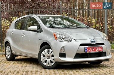 Хэтчбек Toyota Prius C 2014 в Киеве