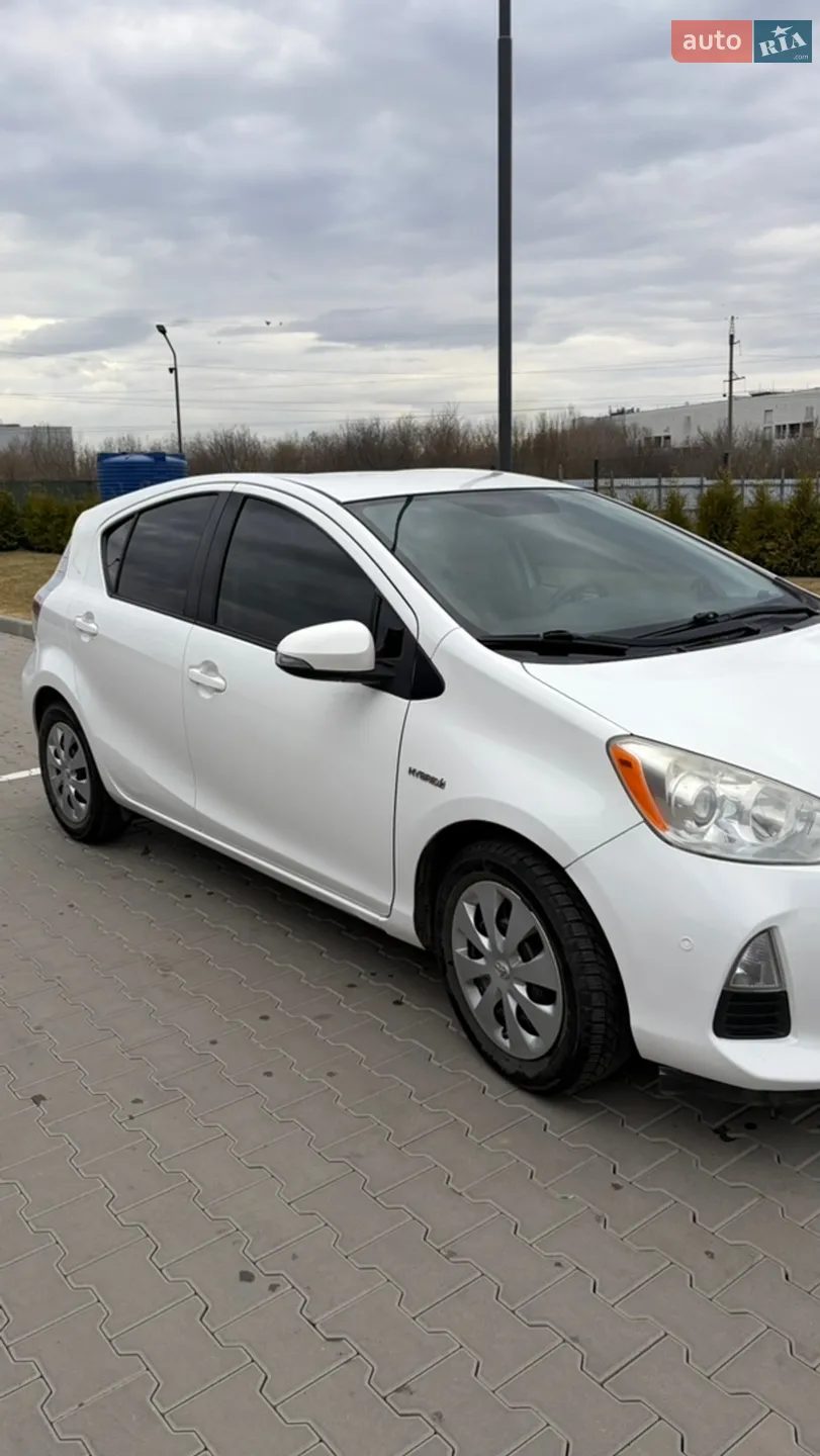 2013 Toyota Prius c - мініатюра 2