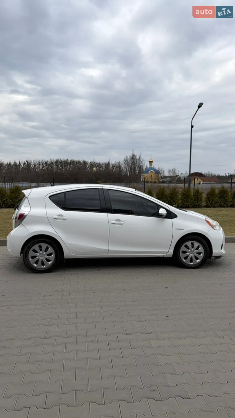 2013 Toyota Prius c - мініатюра 3
