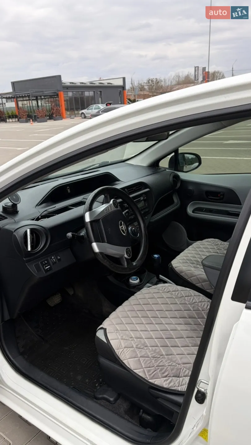 2013 Toyota Prius c - мініатюра 10