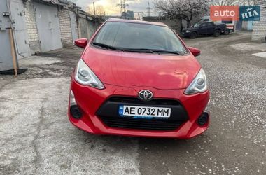 Хетчбек Toyota Prius C 2015 в Дніпрі
