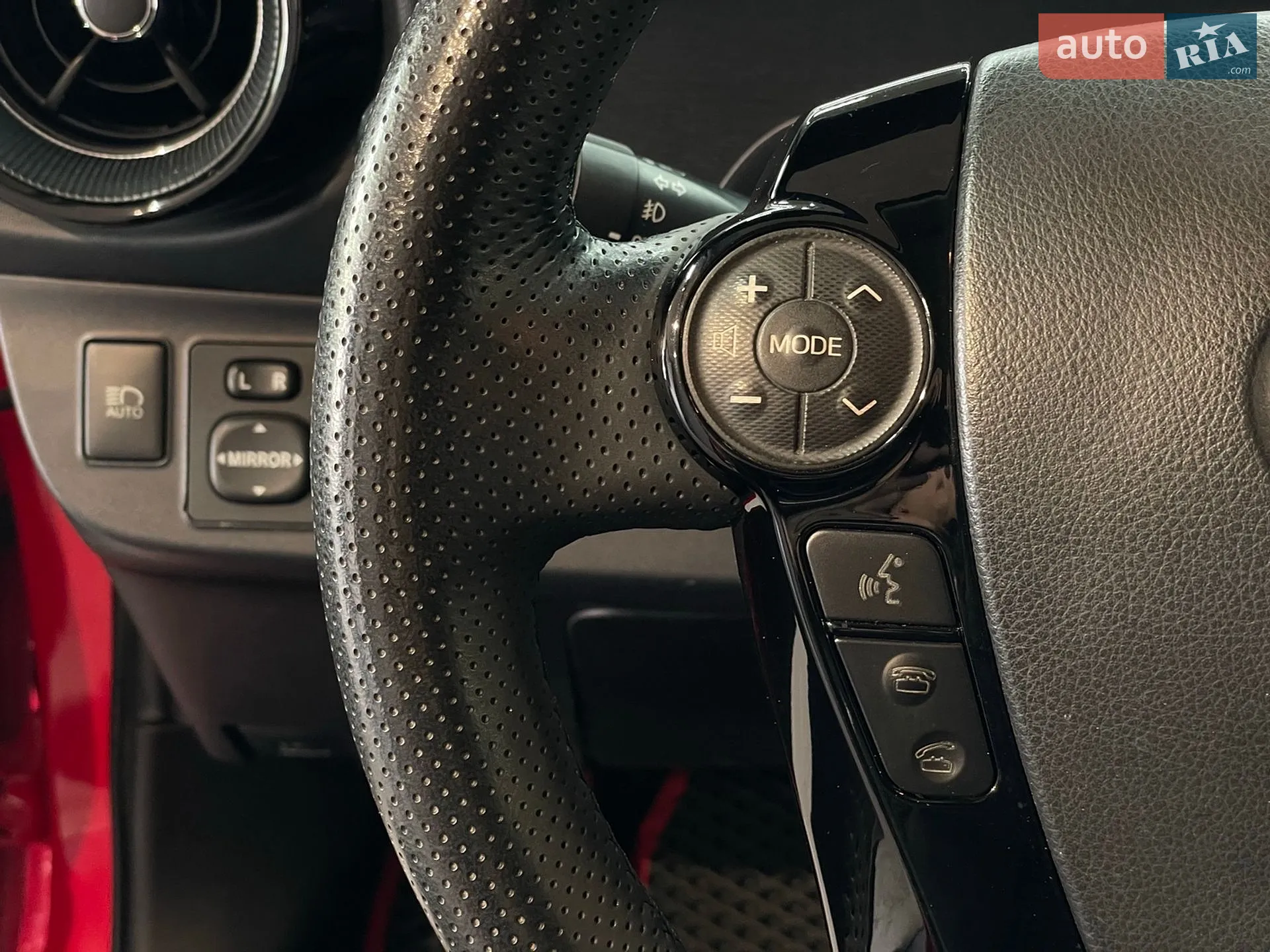 2018 Toyota Prius c - мініатюра 8