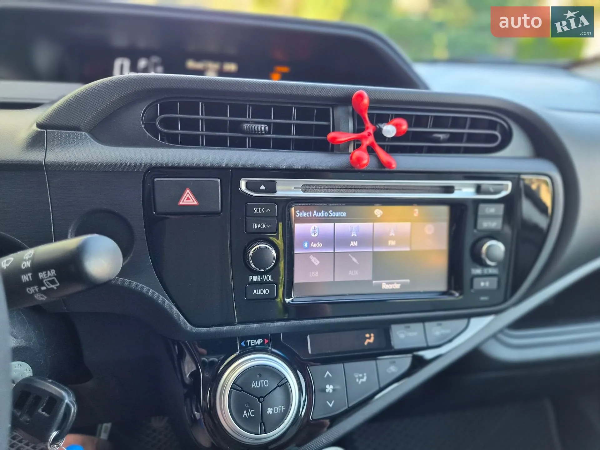 2015 Toyota Prius c - мініатюра 18
